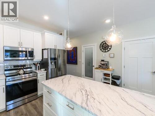36 Eugene Avenue, Whitehorse, YT - Indoor Photo Showing Kitchen