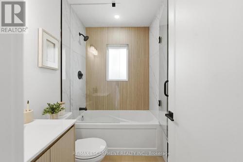 374 East 13Th Street, Hamilton, ON - Indoor Photo Showing Bathroom