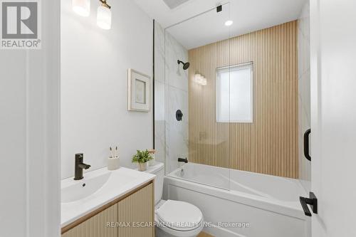 374 East 13Th Street, Hamilton, ON - Indoor Photo Showing Bathroom