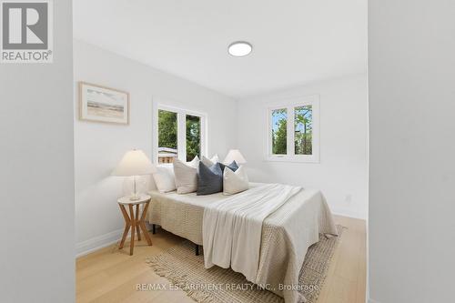 374 East 13Th Street, Hamilton, ON - Indoor Photo Showing Bedroom