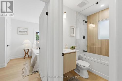 374 East 13Th Street, Hamilton, ON - Indoor Photo Showing Bathroom