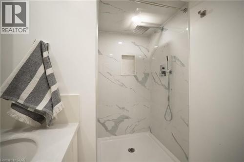 236 Macaulay Street E, Hamilton, ON - Indoor Photo Showing Bathroom