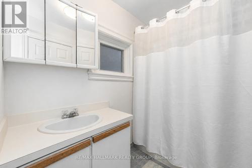 121 Osgoode Street, Ottawa, ON - Indoor Photo Showing Bathroom