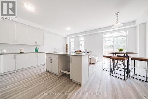 11 Davinci Boulevard, Hamilton, ON - Indoor Photo Showing Kitchen