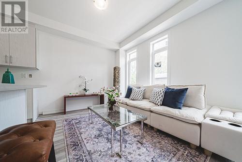 11 Davinci Boulevard, Hamilton, ON - Indoor Photo Showing Living Room