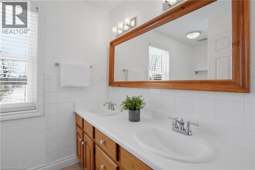 192 Concession 14, Puslinch, ON - Indoor Photo Showing Bathroom