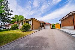 26 SUMMERGLADE DRIVE Toronto, ON M1S 1W8