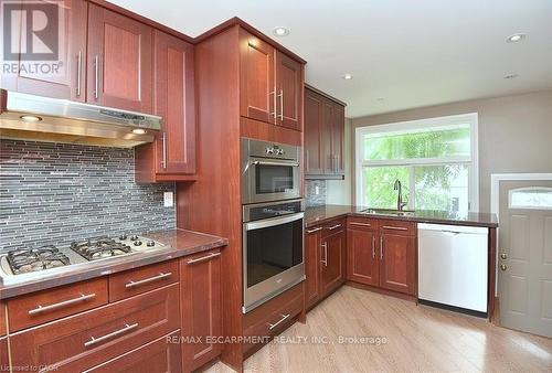 238 Fairridge Road, Hamilton, ON - Indoor Photo Showing Kitchen