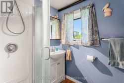 Main floor 3 pc bathroom - 