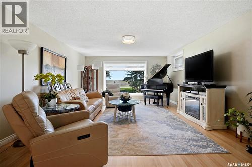 303 Currie Crescent, Strasbourg, SK - Indoor Photo Showing Living Room
