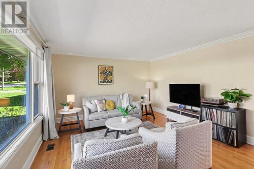 2640 Ulster Crescent, Ottawa, ON - Indoor Photo Showing Living Room