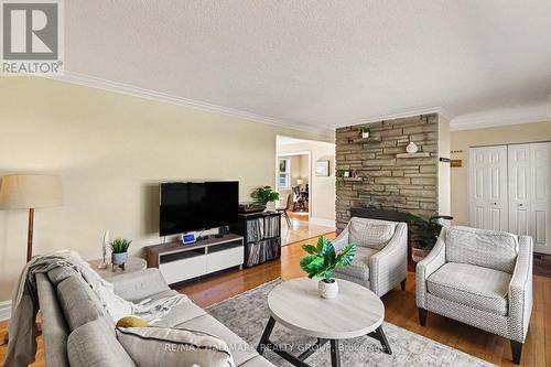 2640 Ulster Crescent, Ottawa, ON - Indoor Photo Showing Living Room