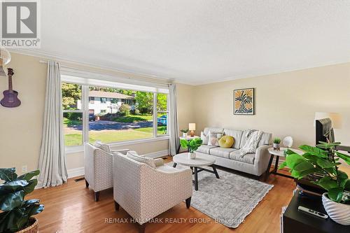 2640 Ulster Crescent, Ottawa, ON - Indoor Photo Showing Living Room