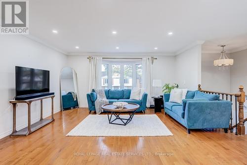 195 Cullum Court, Burlington, ON - Indoor Photo Showing Living Room