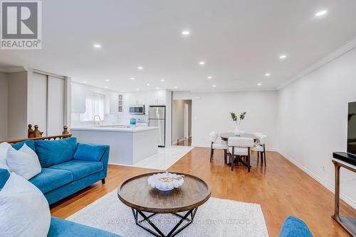 195 Cullum Court, Burlington, ON - Indoor Photo Showing Living Room