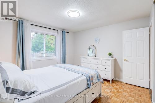 195 Cullum Court, Burlington, ON - Indoor Photo Showing Bedroom