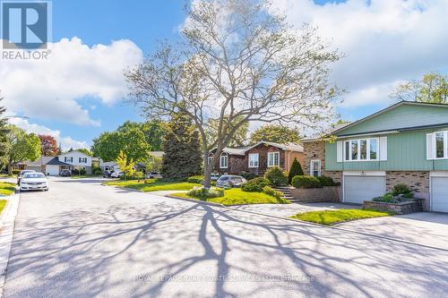 195 Cullum Court, Burlington, ON - Outdoor With Facade