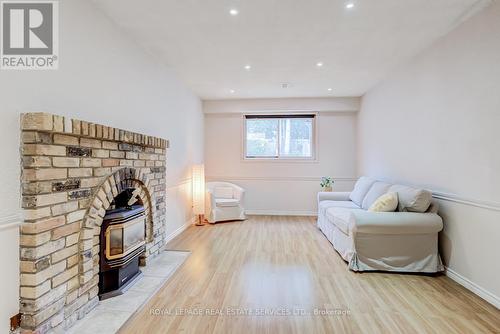 195 Cullum Court, Burlington, ON - Indoor Photo Showing Living Room With Fireplace