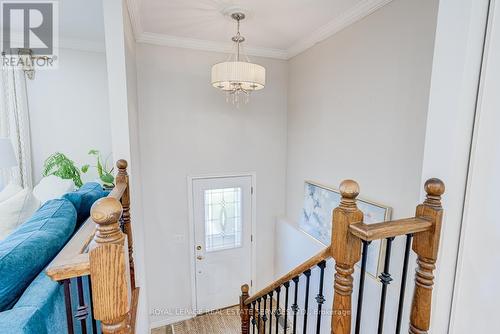 195 Cullum Court, Burlington, ON - Indoor Photo Showing Other Room