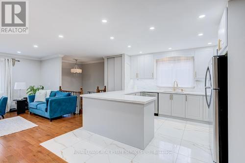 195 Cullum Court, Burlington, ON - Indoor Photo Showing Other Room