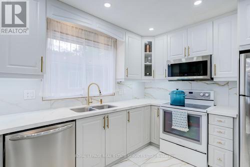 195 Cullum Court, Burlington, ON - Indoor Photo Showing Kitchen With Double Sink