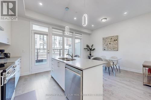 16 Credit Lane, Richmond Hill, ON - Indoor Photo Showing Kitchen With Double Sink