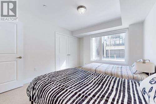16 Credit Lane, Richmond Hill, ON - Indoor Photo Showing Bedroom