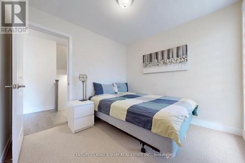 16 Credit Lane, Richmond Hill, ON - Indoor Photo Showing Bedroom