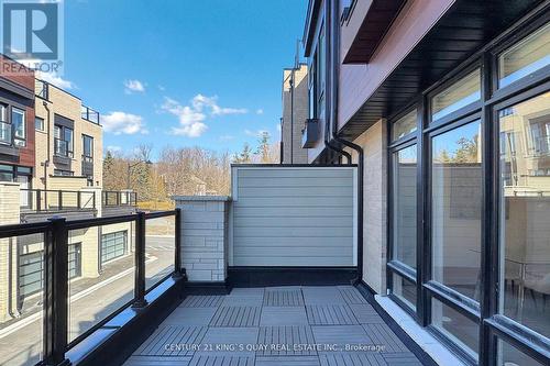 16 Credit Lane, Richmond Hill, ON - Outdoor With Exterior