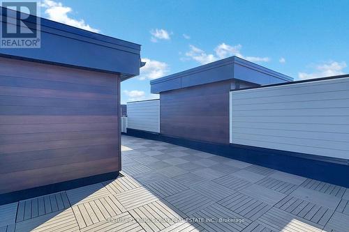 16 Credit Lane, Richmond Hill, ON - Outdoor With Exterior