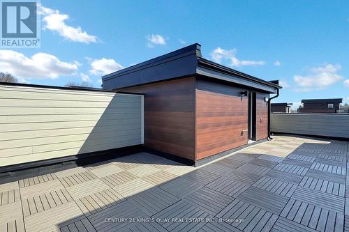 16 Credit Lane, Richmond Hill, ON - Outdoor With Exterior