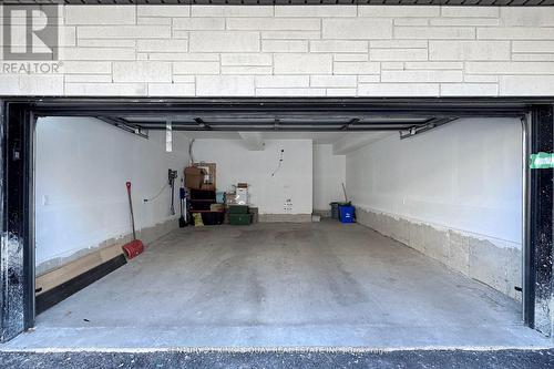 16 Credit Lane, Richmond Hill, ON - Indoor Photo Showing Garage