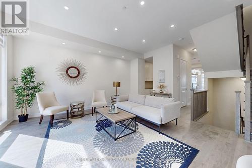 16 Credit Lane, Richmond Hill, ON - Indoor Photo Showing Living Room