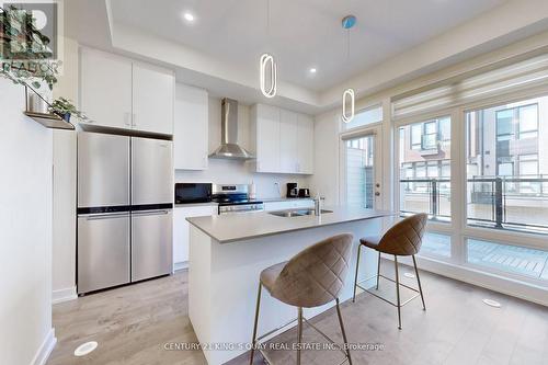 16 Credit Lane, Richmond Hill, ON - Indoor Photo Showing Kitchen With Double Sink