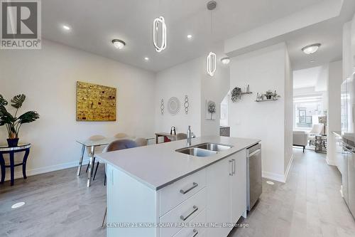 16 Credit Lane, Richmond Hill, ON - Indoor Photo Showing Kitchen With Double Sink