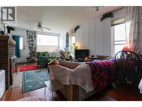 1204 Front Street, Nelson, BC - Indoor Photo Showing Living Room
