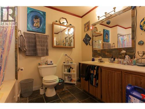 1204 Front Street, Nelson, BC - Indoor Photo Showing Bathroom