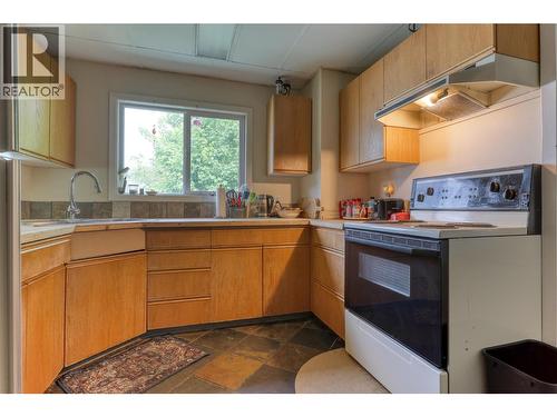 1204 Front Street, Nelson, BC - Indoor Photo Showing Kitchen