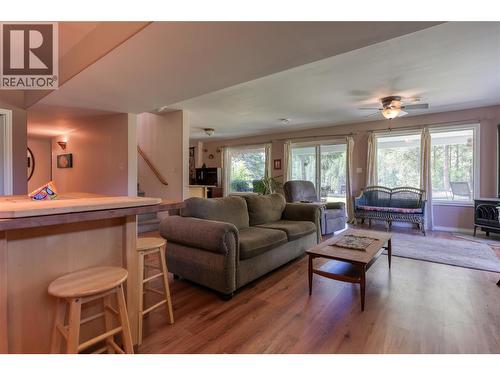 2693 Osachoff Road, South Slocan, BC - Indoor Photo Showing Living Room