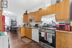 1-bed apt: Kitchen - 