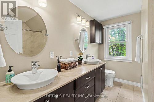805 Smyth Road, Ottawa, ON - Indoor Photo Showing Bathroom