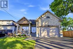 22 KEMP DRIVE  Ottawa, ON K1T 3W9