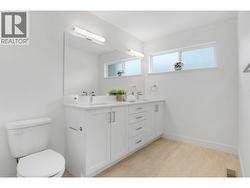 Primary bathroom - 