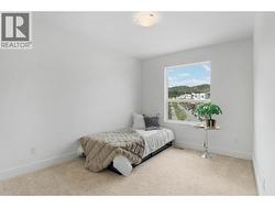 Second Bedroom on top floor - 