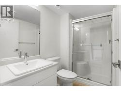 Ensuite in fourth bedroom - 