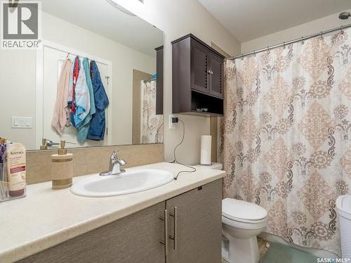 9 5752 Gordon Road, Regina, SK - Indoor Photo Showing Bathroom