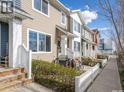 9 5752 Gordon Road, Regina, SK - Outdoor With Facade