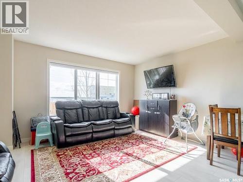 9 5752 Gordon Road, Regina, SK - Indoor Photo Showing Living Room