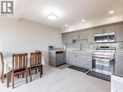 9 5752 Gordon Road, Regina, SK - Indoor Photo Showing Kitchen