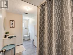 Downstairs Bathroom - 